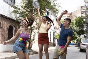 Leia mais sobre o artigo Como manter a boa convivência nos condomínios durante o carnaval 