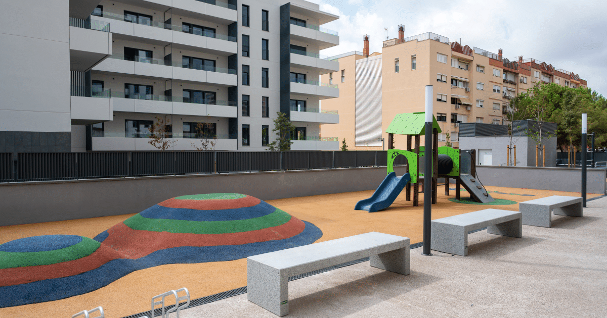 Leia mais sobre o artigo Segurança e manutenção de playgrounds em condomínios: guia essencial