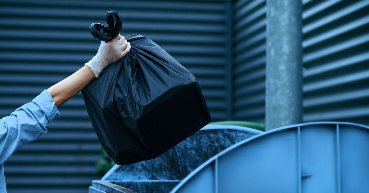 Como fazer o descarte de lixo da forma correta e evitar problemas