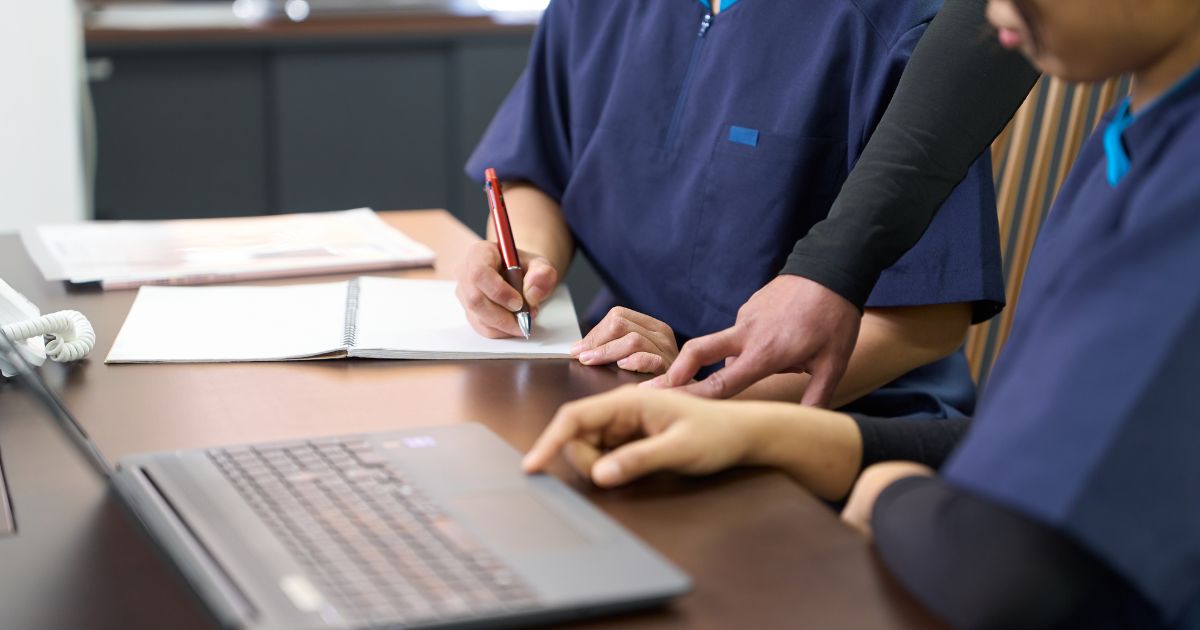 Treinamento de funcionários: capacitação que fortalece a segurança e a qualidade do atendimento